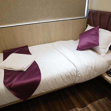 Vishal Hall Otel Mumbai Dış mekan fotoğraf