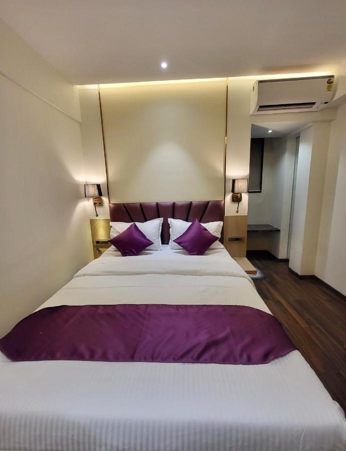 Vishal Hall Otel Mumbai Dış mekan fotoğraf