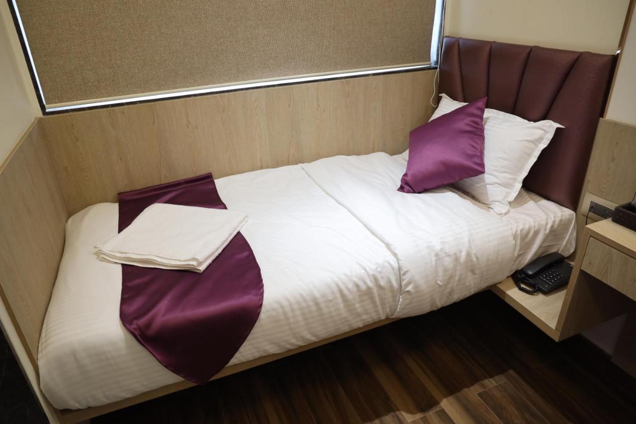 Vishal Hall Otel Mumbai Dış mekan fotoğraf