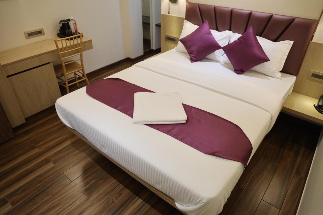 Vishal Hall Otel Mumbai Dış mekan fotoğraf