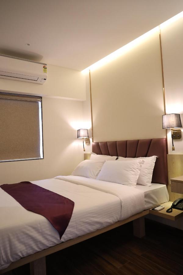 Vishal Hall Otel Mumbai Dış mekan fotoğraf