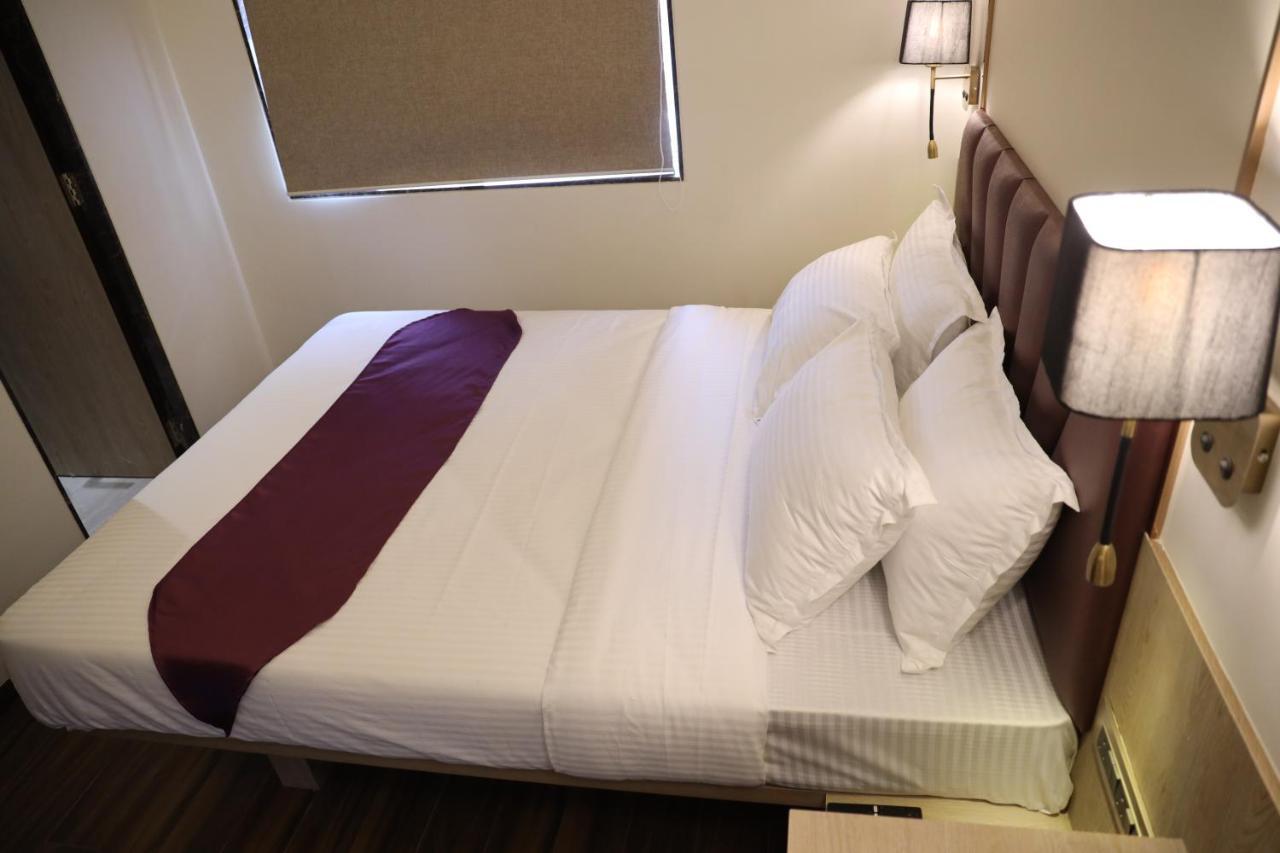 Vishal Hall Otel Mumbai Dış mekan fotoğraf