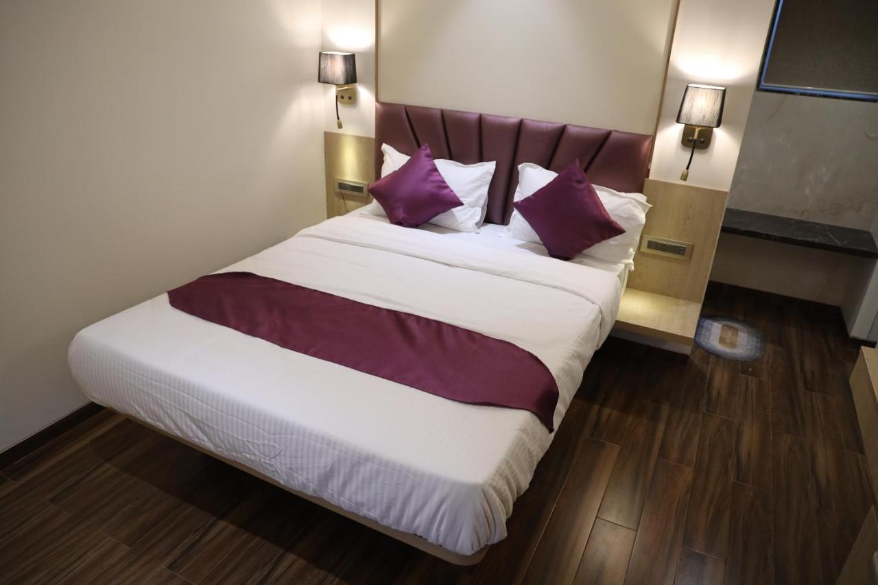 Vishal Hall Otel Mumbai Dış mekan fotoğraf