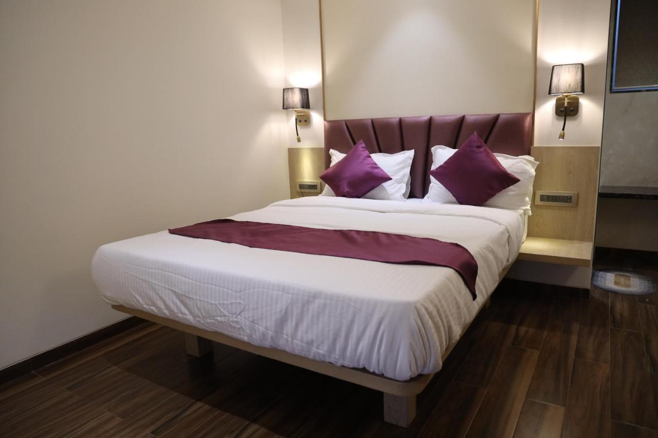 Vishal Hall Otel Mumbai Dış mekan fotoğraf