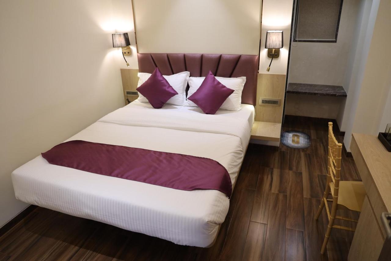Vishal Hall Otel Mumbai Dış mekan fotoğraf