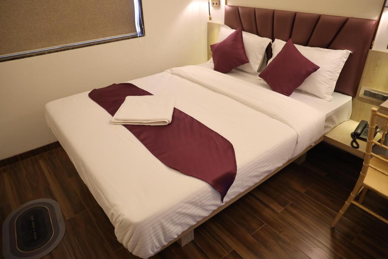Vishal Hall Otel Mumbai Dış mekan fotoğraf