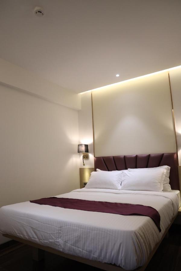 Vishal Hall Otel Mumbai Dış mekan fotoğraf