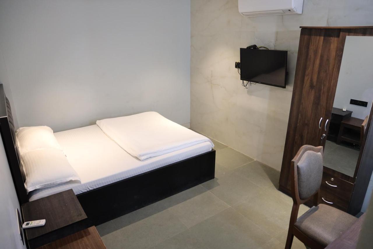 Vishal Hall Otel Mumbai Dış mekan fotoğraf
