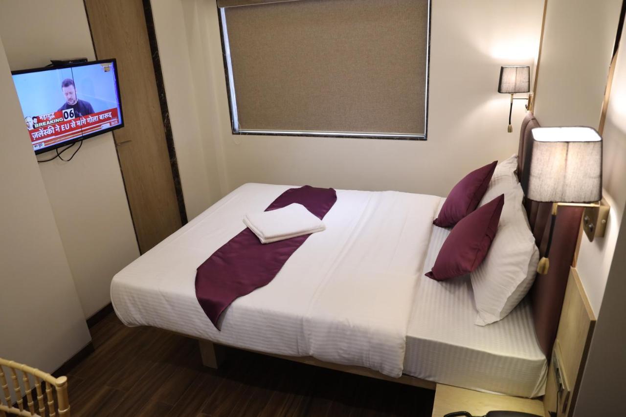 Vishal Hall Otel Mumbai Dış mekan fotoğraf