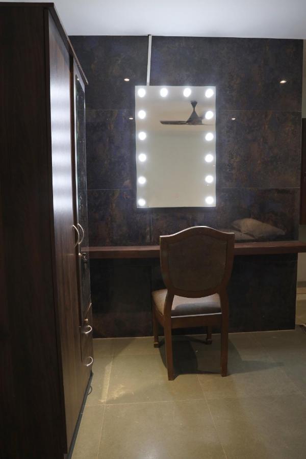 Vishal Hall Otel Mumbai Dış mekan fotoğraf