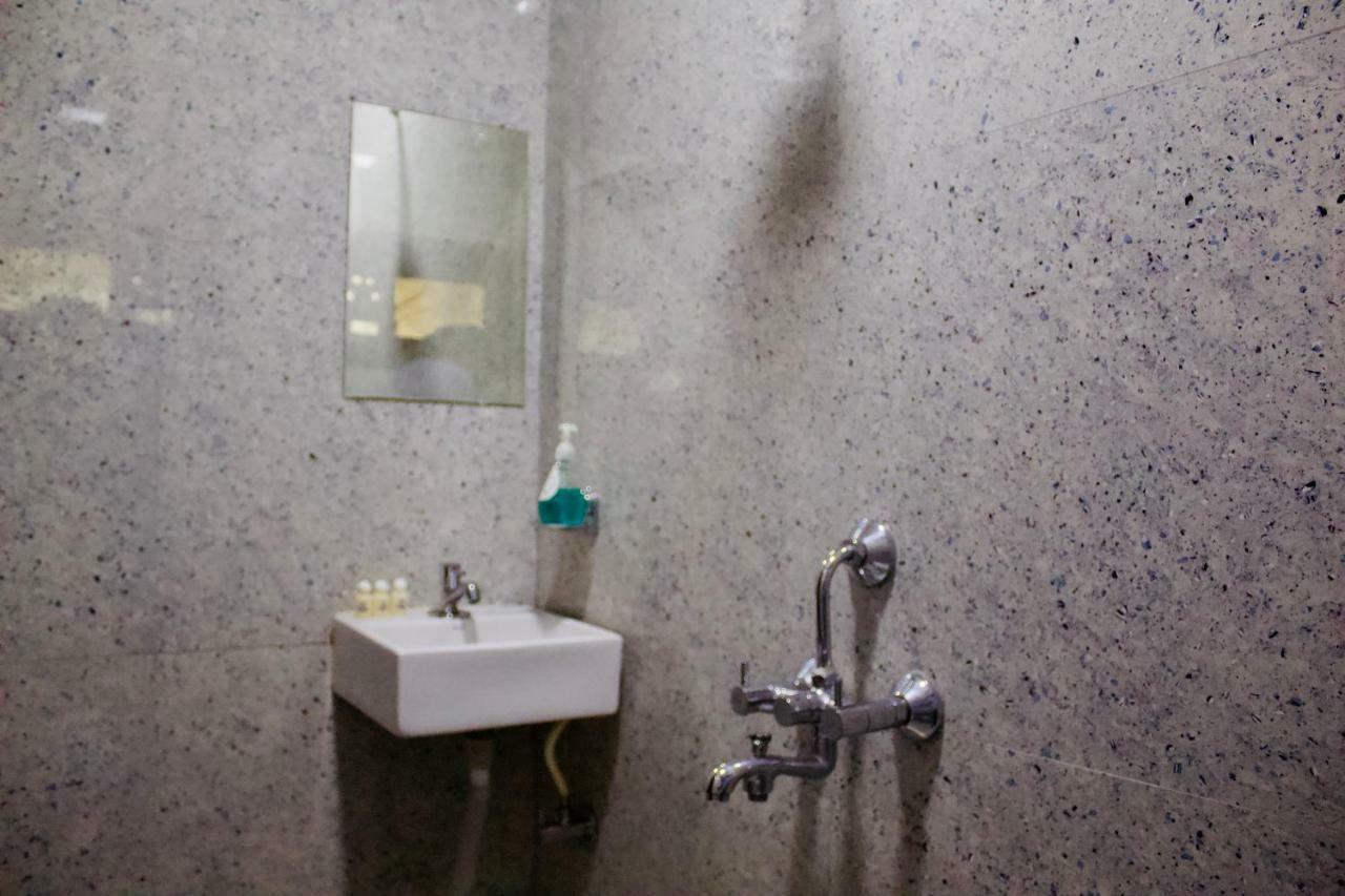 Vishal Hall Otel Mumbai Dış mekan fotoğraf